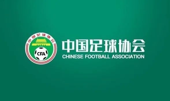 萧初然白了他一眼：你不让我去找爸对质，那万一你要骗我怎么办？万一你让爸当你的背锅侠怎么办？叶辰忙说：你看你老公我是那样的人吗？我这个人做事向来敢作敢当，怎么可能让爸替我背锅？萧初然点点头：好，那我答应你，你说吧，这到底是怎么回事儿？叶辰解释道：上午的时候，妈她不是说要想要这个品牌的护肤品嘛，我当时也答应了。